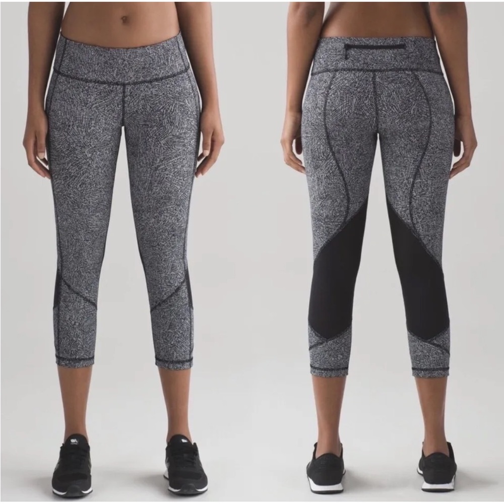 LuLuLemon Pace Rival Crop Leggings in Line Up White Black Size 10